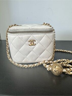 CHANEL Vanity leather crossbody bag